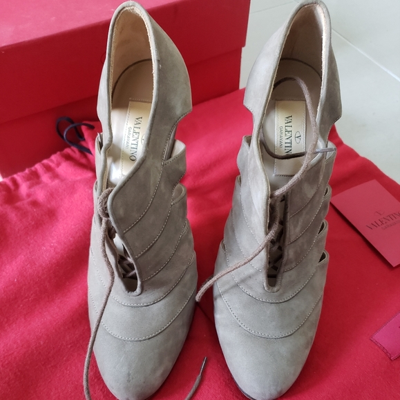 Valentino Suede Heels - Taupe - Size 35.5 - Picture 4 of 10